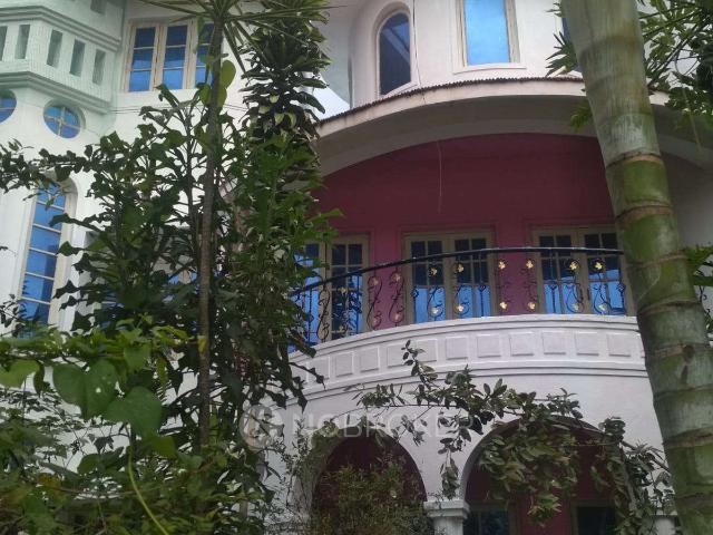 4+ BHK Villa In N. S. English County for Rent In Tavarekere