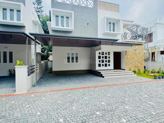 4 BHK Villa in Palarivattom for resale Ernakulam. The reference number is 16737438