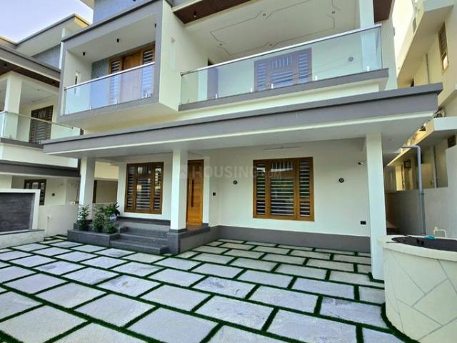 4 BHK Villa in Pukkattupady for resale Kochi. The reference number is 17507890