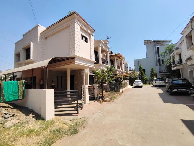 4 BHK Villa in Saiyed Vasna for rent Vadodara. The reference number is 16792816