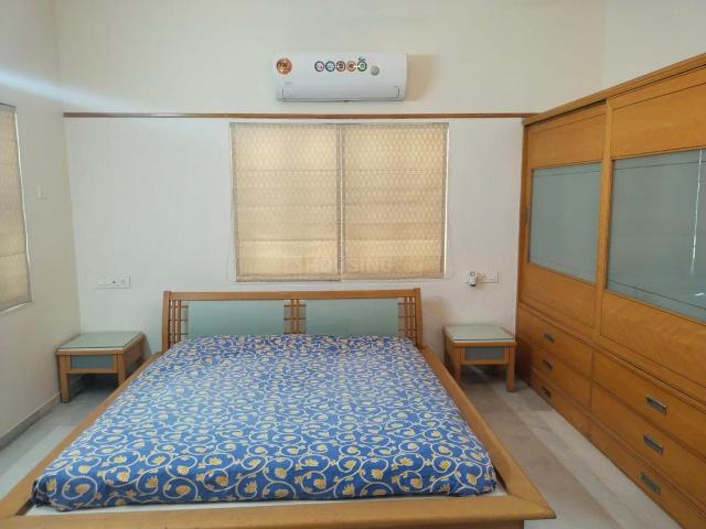 4 BHK Villa in Satellite for resale Ahmedabad. The reference number is 19956657