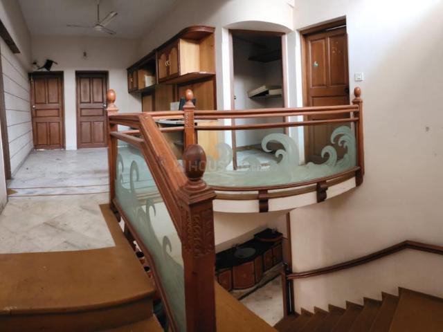 4 BHK Villa in Satellite for resale Ahmedabad. The reference number is 19956244