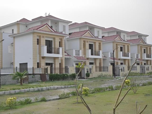 4 BHK Villa in Sector 128 for resale Noida. The reference number is 19913135