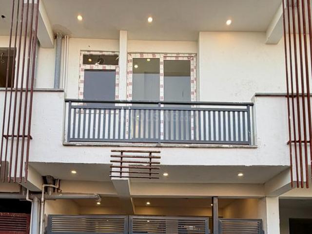4 BHK Villa in Asdullapur for resale Noida. The reference number is 20837536