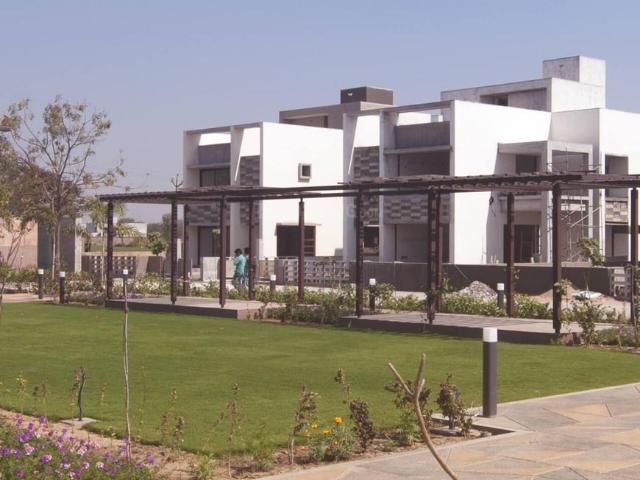 4 BHK Villa in Shantipura for resale Ahmedabad. The reference number is 14916997