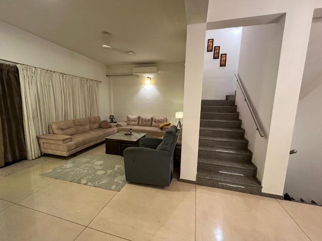 4 BHK Villa in Shela for rent Ahmedabad. The reference number is 20656375