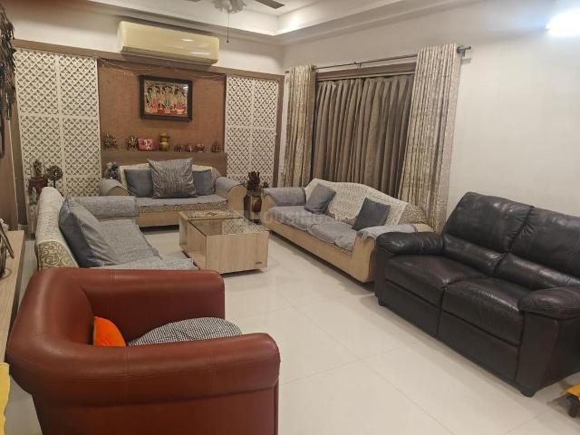 4 BHK Villa in Shela for resale Ahmedabad. The reference number is 19618336