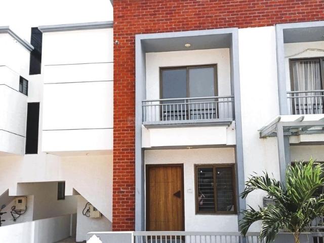 4 BHK Villa in Sunpharma Road for rent Vadodara. The reference number is 19293638