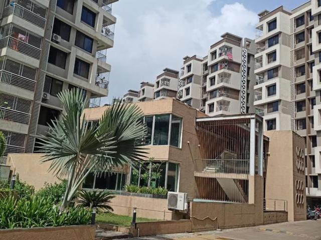4 BHK Apartment in Chala for rent Vapi. The reference number is 6814086