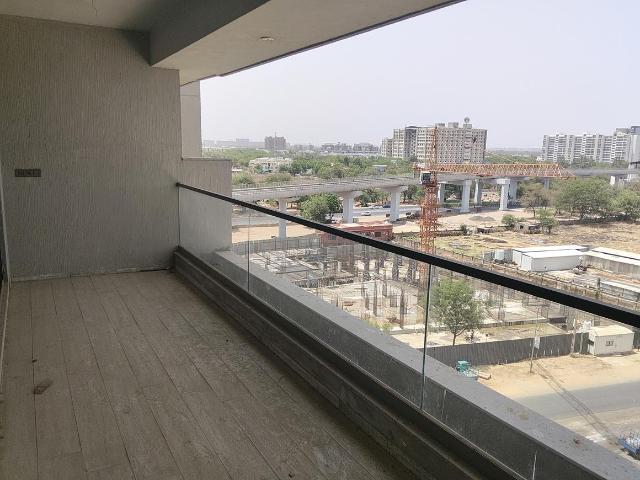 4 BHK Apartment in Chandkheda for rent Ahmedabad. The reference number is 20351046