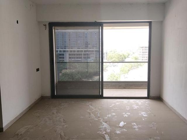 4 BHK Apartment in Chandkheda for resale Ahmedabad. The reference number is 20351062