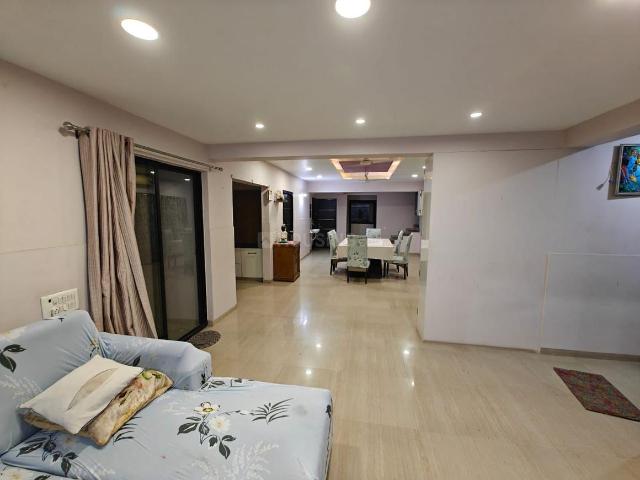 4 BHK Apartment in Chandkheda for resale Ahmedabad. The reference number is 20936396