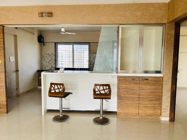 4 BHK Apartment in Chembur for rent Mumbai. The reference number is 18829977