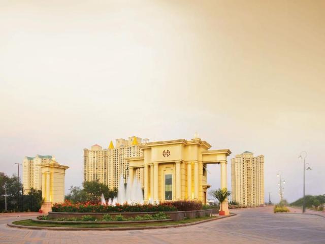 4 BHK Apartment in Chembur for resale Mumbai. The reference number is 20639107