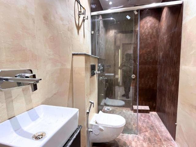 4 BHK Apartment in Chhattarpur for resale New Delhi. The reference number is 19735208