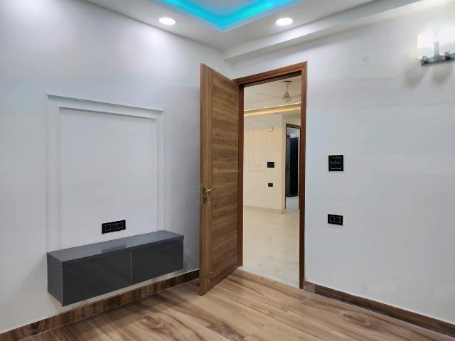 4 BHK Apartment in Chhattarpur for resale New Delhi. The reference number is 19921172
