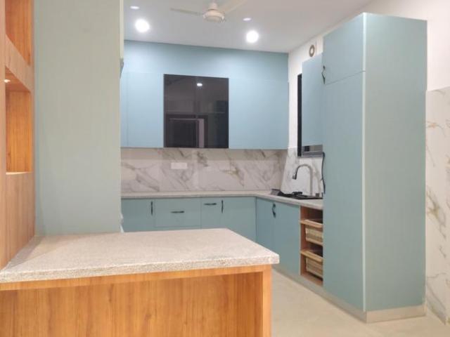 4 BHK Apartment in Chhattarpur for resale New Delhi. The reference number is 19190219