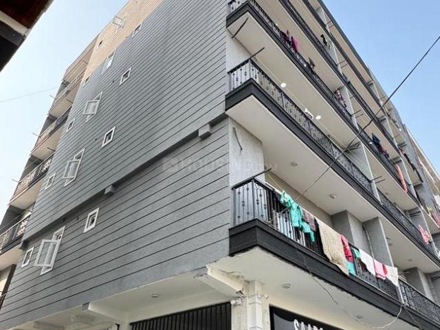 4 BHK Apartment in Chhattarpur for resale New Delhi. The reference number is 20193585