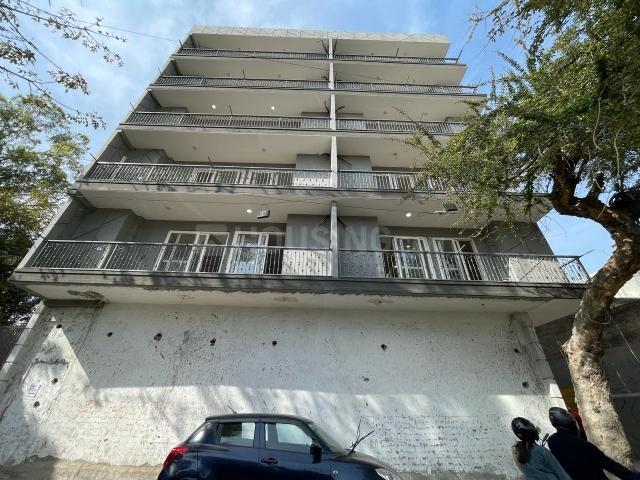 4 BHK Apartment in Chhattarpur for resale New Delhi. The reference number is 20327967