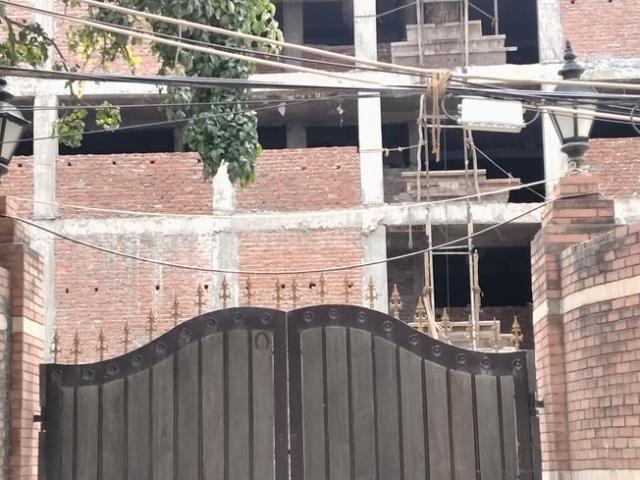 4 BHK Apartment in Chhattarpur for resale New Delhi. The reference number is 20391793