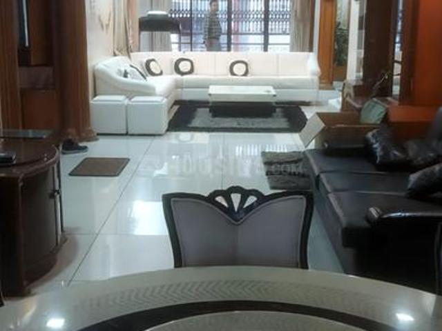 4 BHK Apartment in City Light for rent Surat. The reference number is 20625602