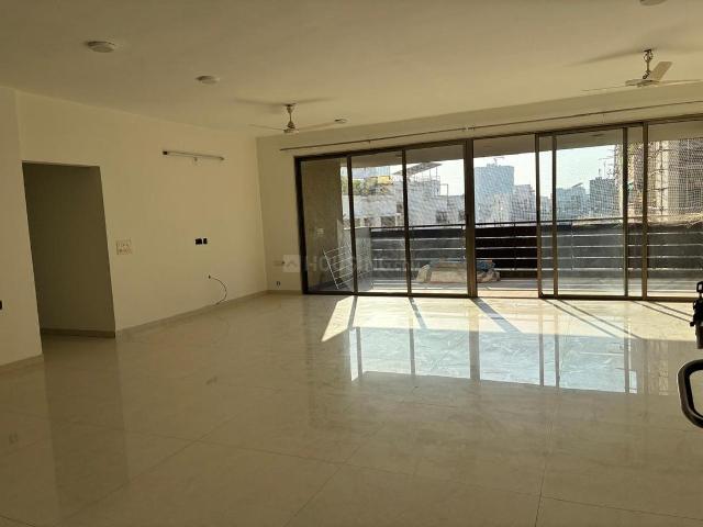 4 BHK Apartment in Ambawadi for rent Ahmedabad. The reference number is 19560661