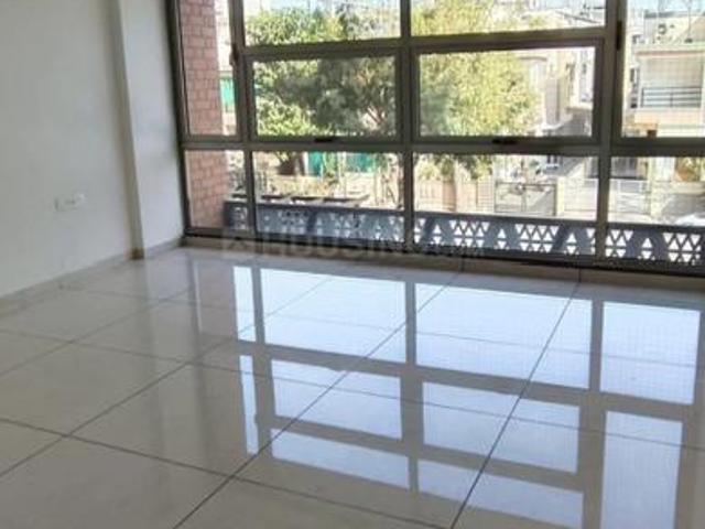 4 BHK Apartment in Ambawadi for rent Ahmedabad. The reference number is 19749935