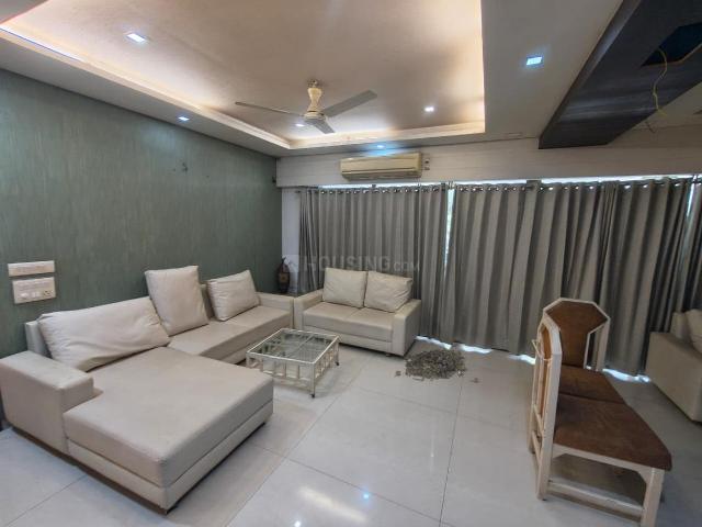 4 BHK Apartment in Ambawadi for resale Ahmedabad. The reference number is 20465419