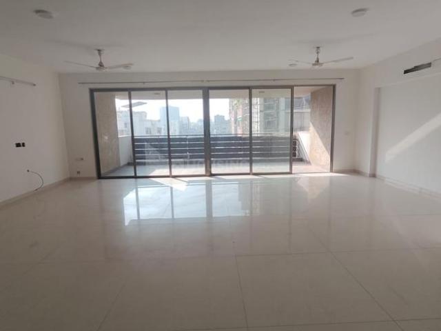 4 BHK Apartment in Ambawadi for resale Ahmedabad. The reference number is 20035308