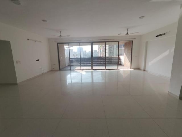4 BHK Apartment in Ambawadi for resale Ahmedabad. The reference number is 20228787