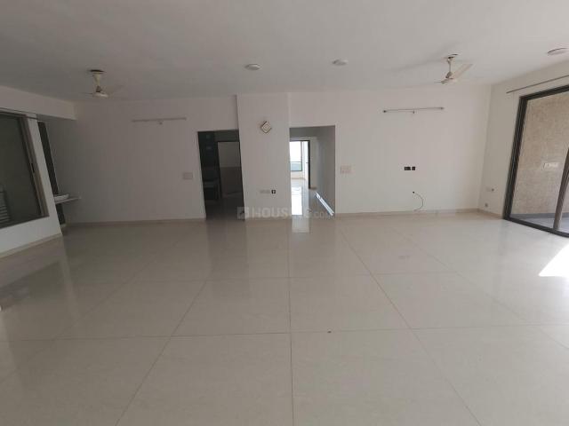 4 BHK Apartment in Ambawadi for resale Ahmedabad. The reference number is 20281362