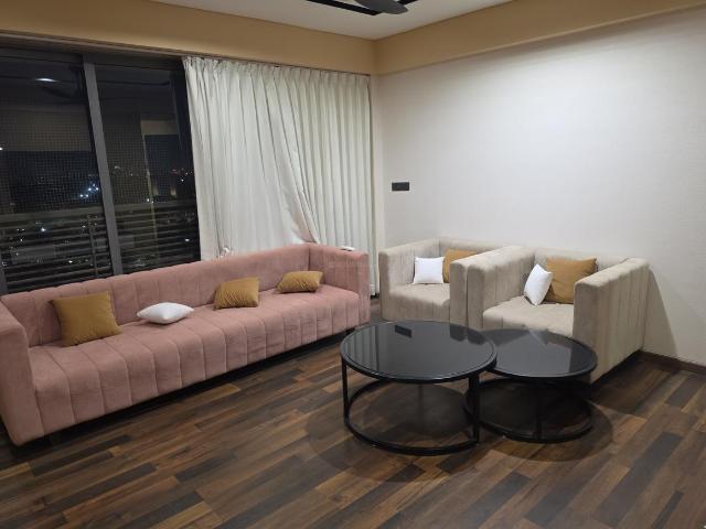 4 BHK Apartment in Ambli for rent Ahmedabad. The reference number is 17584785