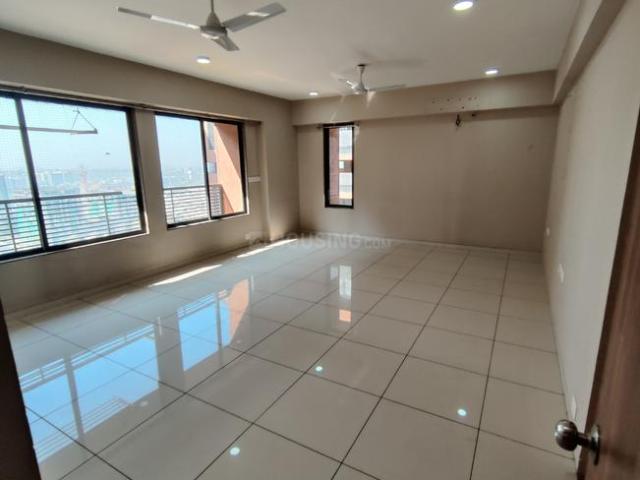 4 BHK Apartment in Ambli for rent Ahmedabad. The reference number is 19604028