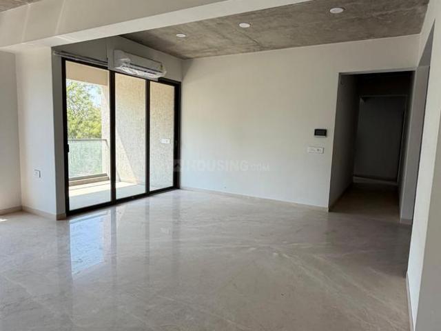 4 BHK Apartment in Ambli for rent Ahmedabad. The reference number is 19996312