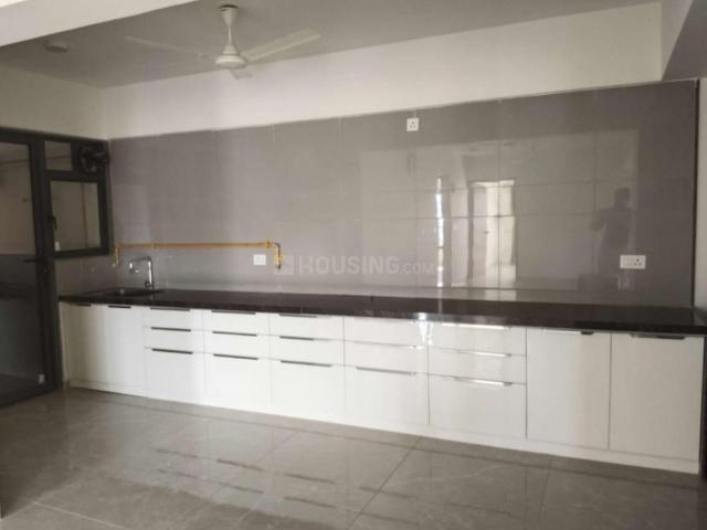 4 BHK Apartment in Ambli for rent Ahmedabad. The reference number is 20138612