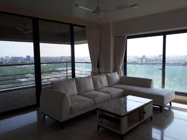 4 BHK Apartment in Ambli for rent Ahmedabad. The reference number is 20171059