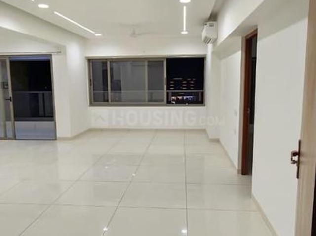 4 BHK Apartment in Ambli for rent Ahmedabad. The reference number is 20794848