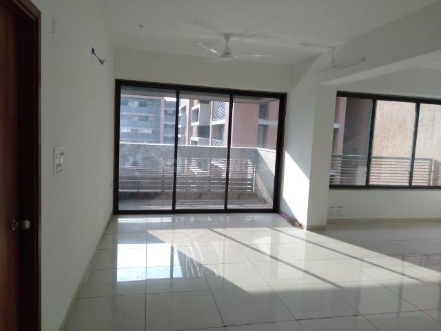 4 BHK Apartment in Ambli for resale Ahmedabad. The reference number is 20819034