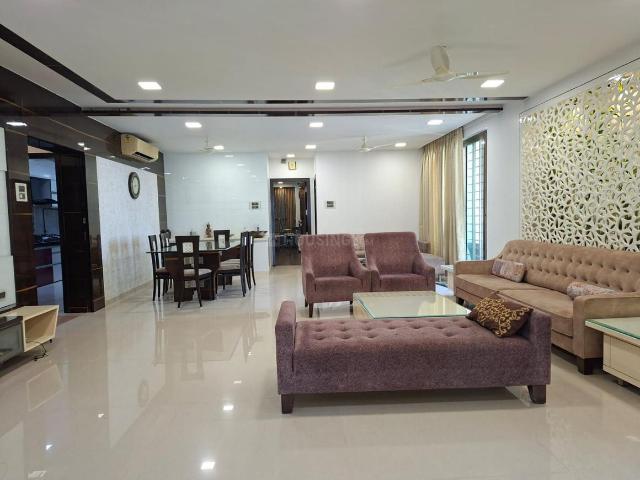 4 BHK Apartment in Andheri West for rent Mumbai. The reference number is 19948090