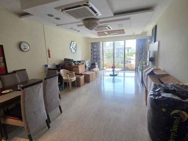 4 BHK Apartment in Andheri West for rent Mumbai. The reference number is 20002906