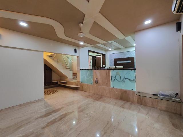 4 BHK Apartment in Andheri West for rent Mumbai. The reference number is 20194179