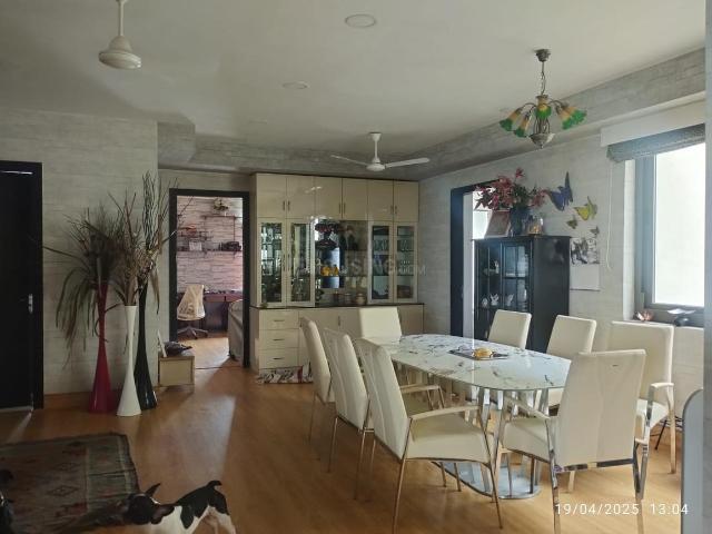 4 BHK Apartment in Alipore for resale Kolkata. The reference number is 19070426
