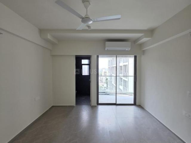 4 BHK Apartment in Bodakdev for rent Ahmedabad. The reference number is 18307681
