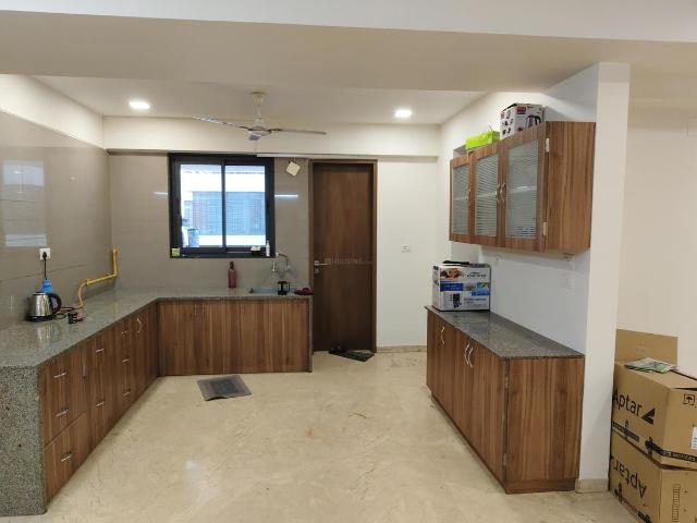 4 BHK Apartment in Bodakdev for rent Ahmedabad. The reference number is 19406108