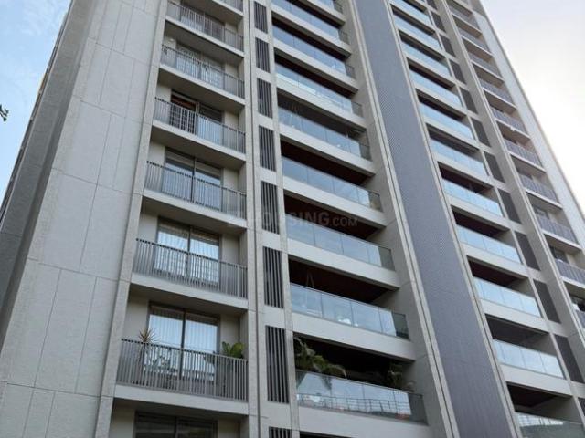 4 BHK Apartment in Bodakdev for rent Ahmedabad. The reference number is 20114117