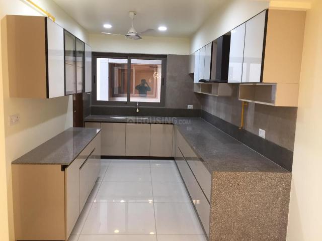 4 BHK Apartment in Bodakdev for rent Ahmedabad. The reference number is 20420266
