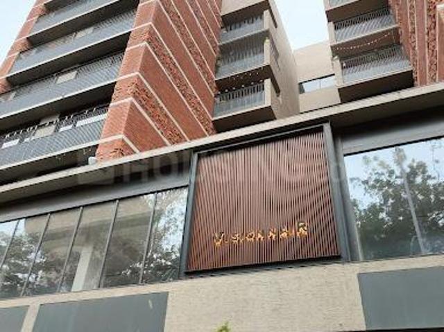4 BHK Apartment in Bodakdev for resale Ahmedabad. The reference number is 20192686