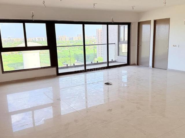 4 BHK Apartment in Bopal for rent Ahmedabad. The reference number is 20304755