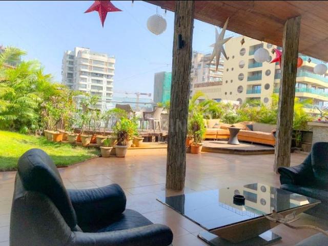 4 BHK Apartment in Bandra West for rent Mumbai. The reference number is 9903288
