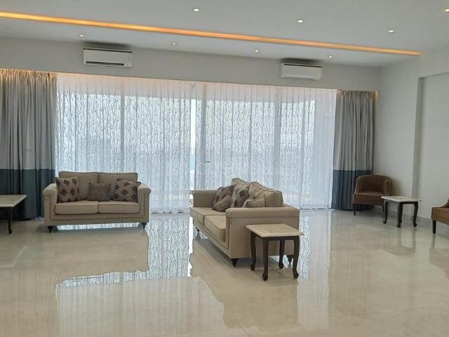 4 BHK Apartment in Bandra West for resale Mumbai. The reference number is 16824213